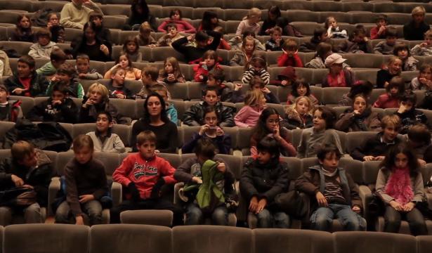 Une contrebasse en Méditerranée